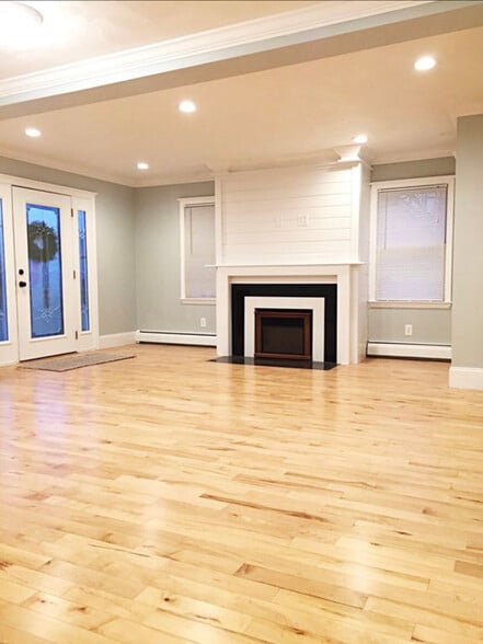 Building Photo - 32 Pilgrim Ave