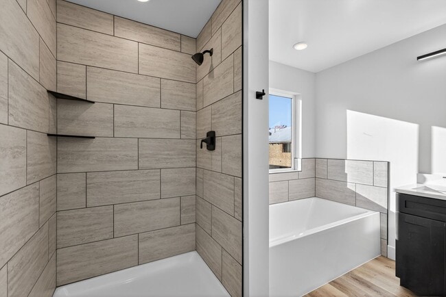 Building Photo - MODERN 3 BED 2.5 BATH TOWNHOME WITH 2 CAR GARAGE IN IDAHO FALLS