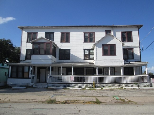 Primary Photo - Lyndhurst