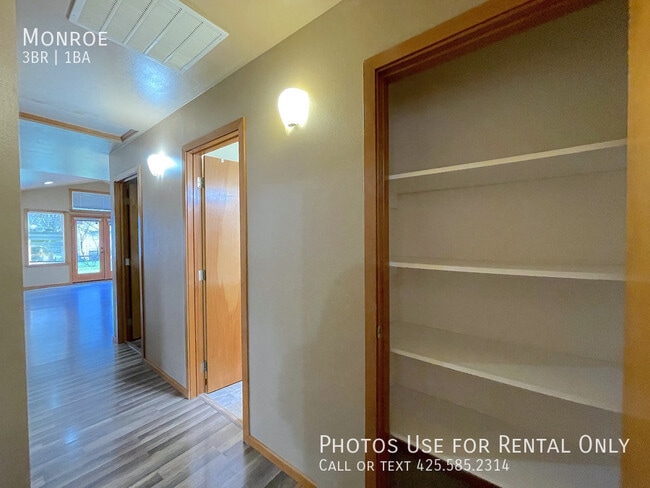 Building Photo - Monroe-