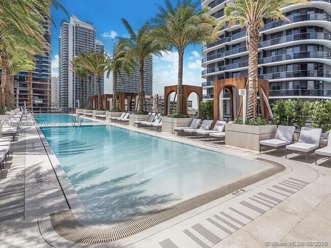 Building Photo - 801 S Miami Ave