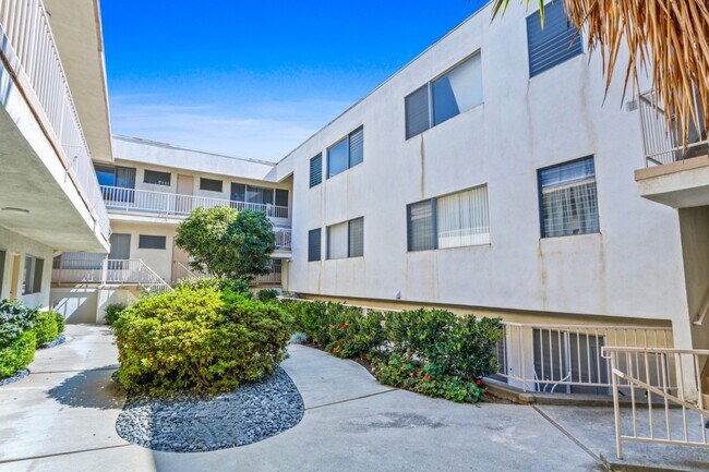 Building Photo - 505 Idaho Ave in Santa Monica - steps to M...