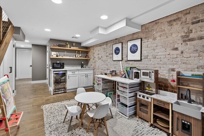 Building Photo - 926 Park Ave