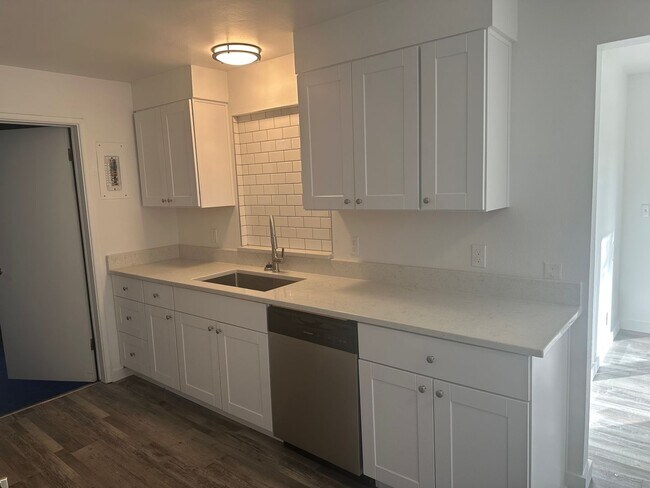 Building Photo - Updated 3 bedroom 1 bath home with large yard!