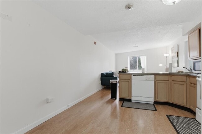 Building Photo - 31 Devereux Ave