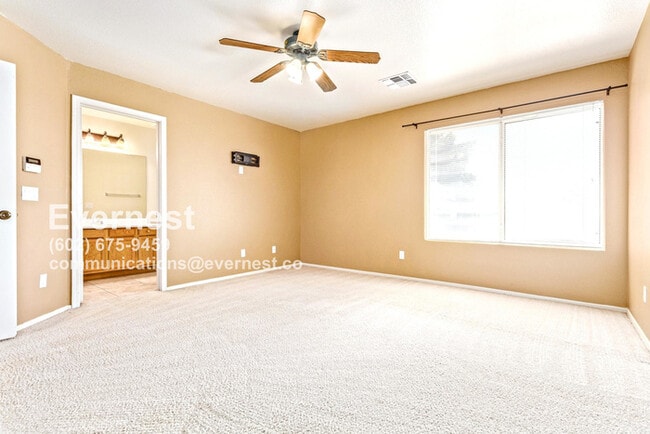 Building Photo - Lovely 3-Bedroom Home with Spacious Layout...