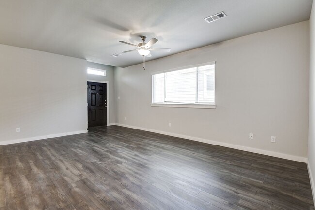 Building Photo - GORGEOUS 3 BEDROOM DUPLEX LOCATED IN MIDLOTHIAN ISD!