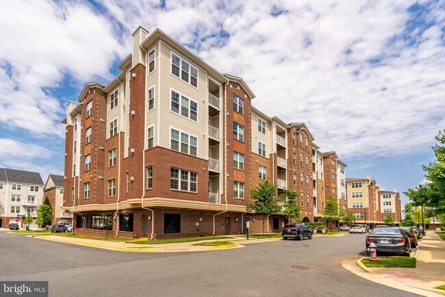 Building Photo - 3160 John Glenn St