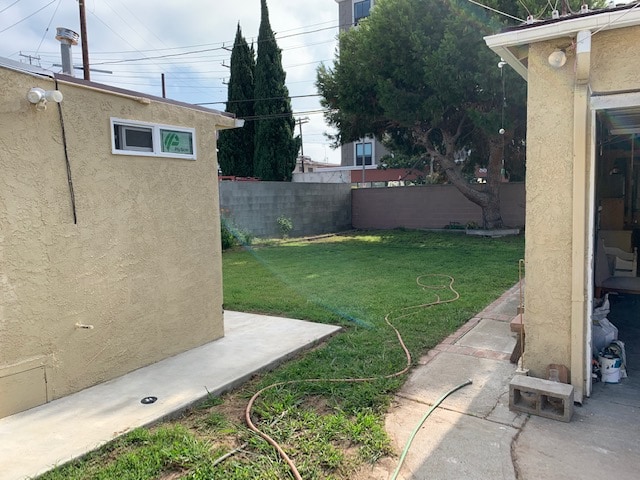 Building Photo - 8624 Lilienthal Ave