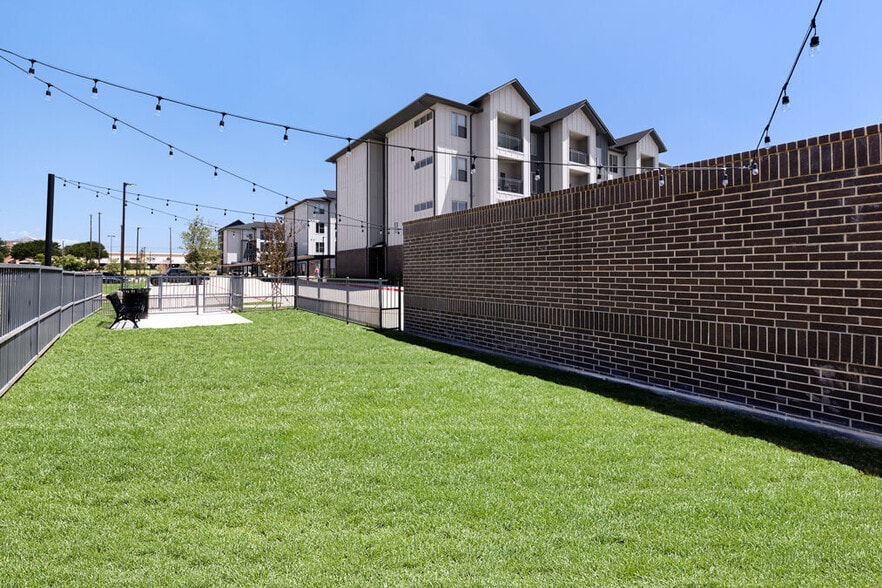 Primary Photo - The Luxe at Lewisville