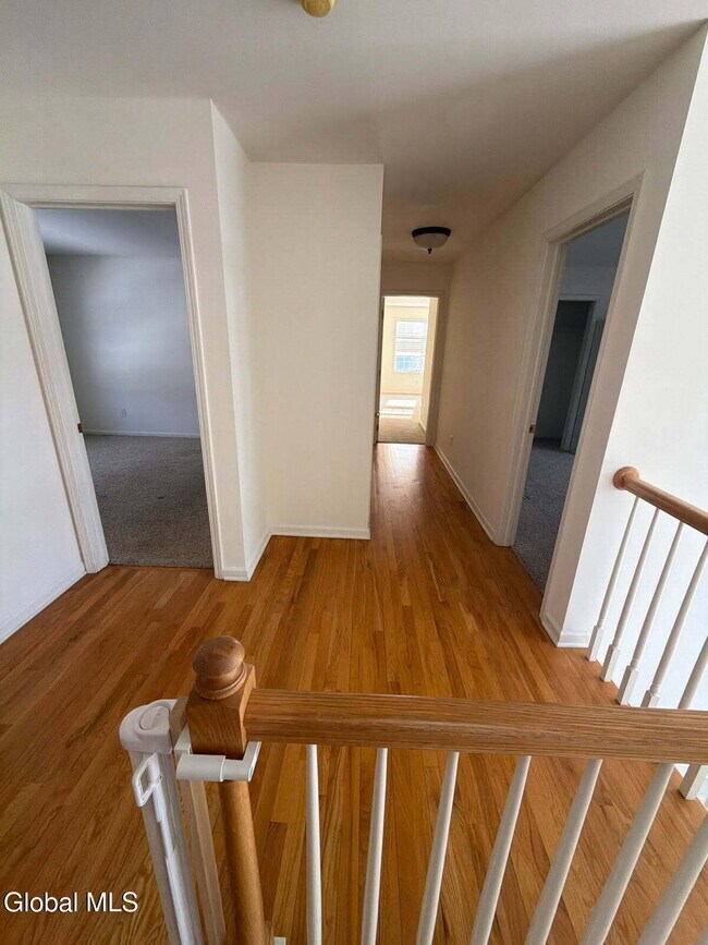 Building Photo - 7 Clearwater Ct