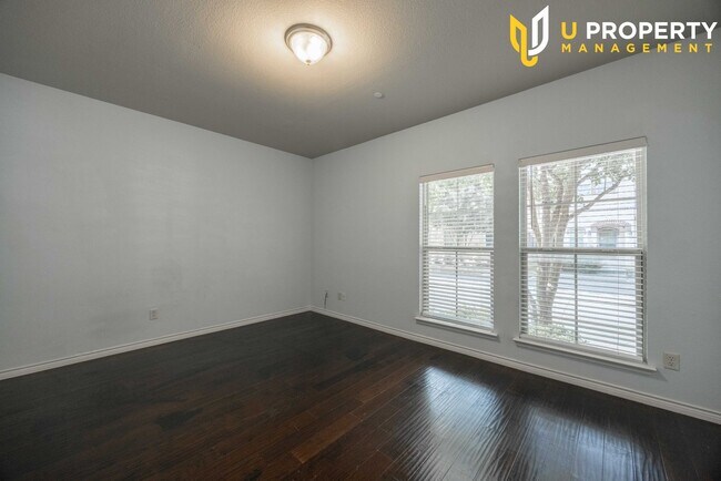 Building Photo - LUXURY TOWNHOME IN CRAIG RANCH COMMUNITY