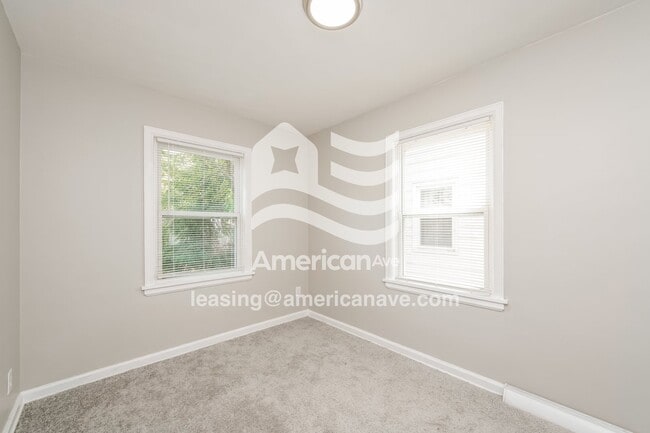 Building Photo - 2170 Parkview Pl