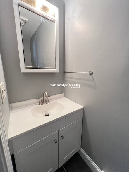 Building Photo - 66 Murdock St