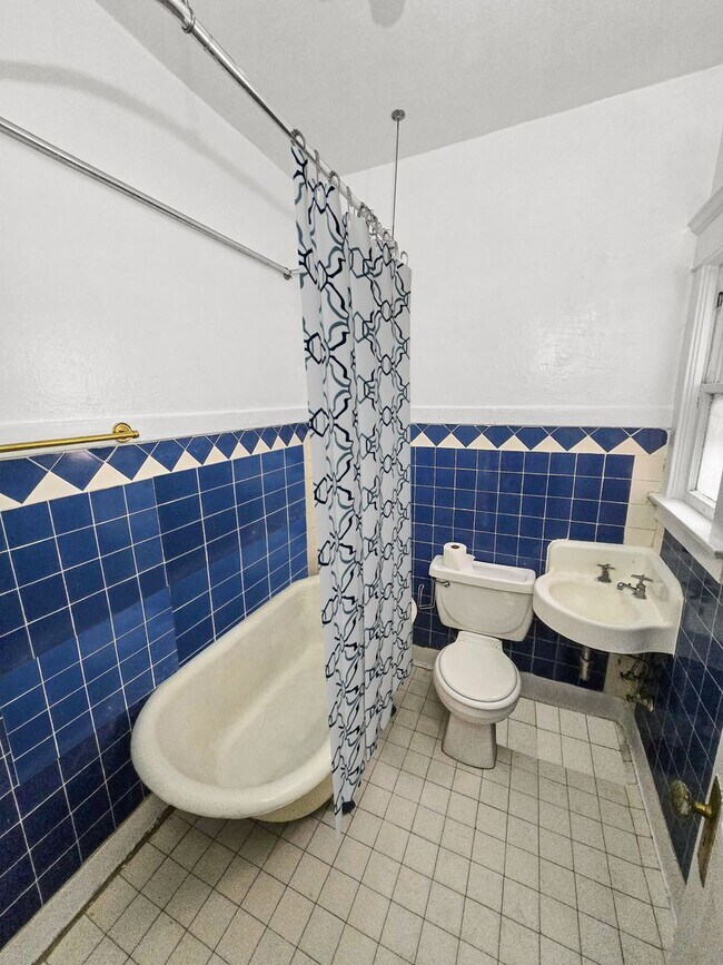 Building Photo - Studio Unit within USC patrol zone