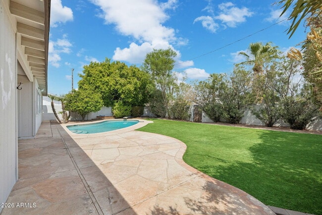 Building Photo - 6332 E Earll Dr