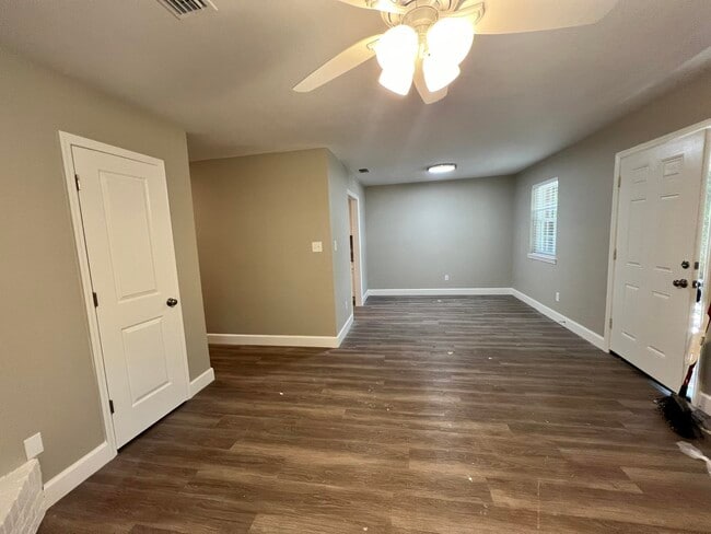 Building Photo - 2431 Ramblewood Ct