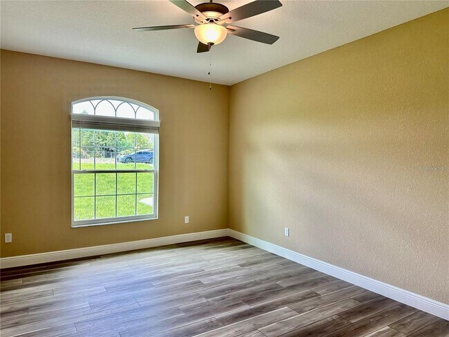 Building Photo - 13075 House Finch Rd