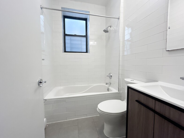 Building Photo - 605 W 137th St