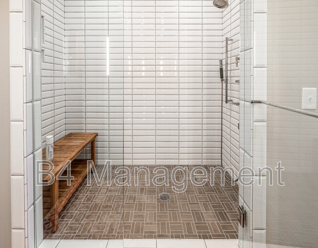 Building Photo - 103 Alester Square