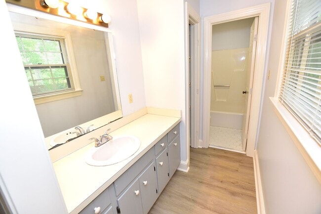 Building Photo - 1048 Ridgemeadow Ln
