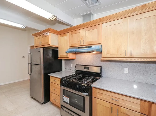 Building Photo - Beautiful Single Story 3bd House Recently ...