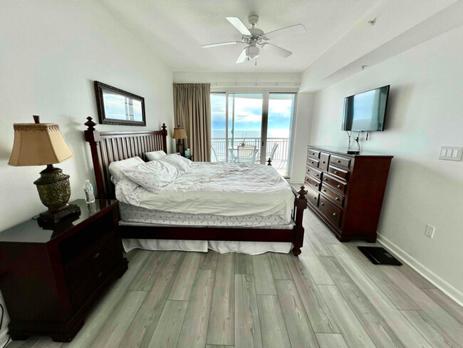 Building Photo - 2228 Beach Dr