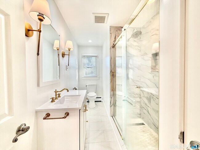 Building Photo - 36 Center Dr