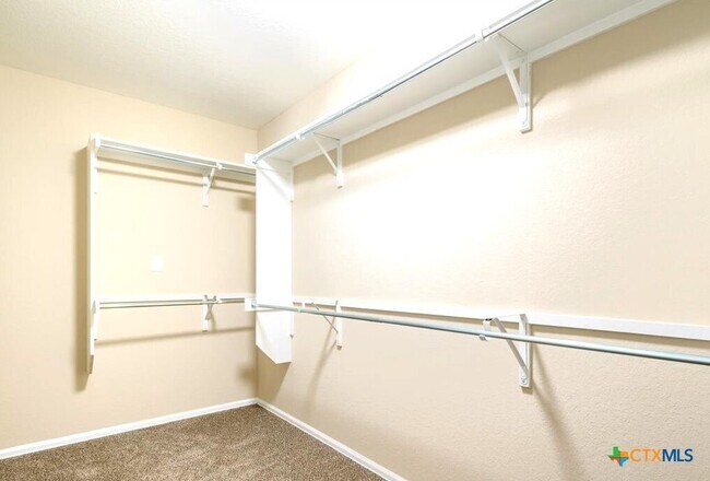 Building Photo - 1370 Tractor Pass