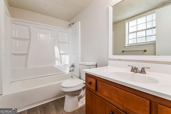Building Photo - 4457 Woodbank Ln