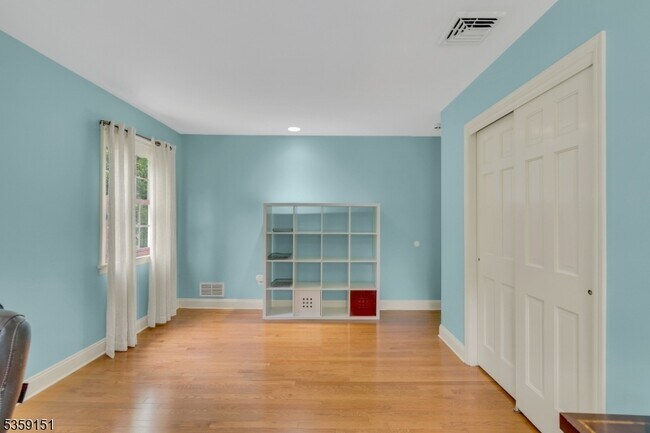 Building Photo - 60 Dogwood Ln
