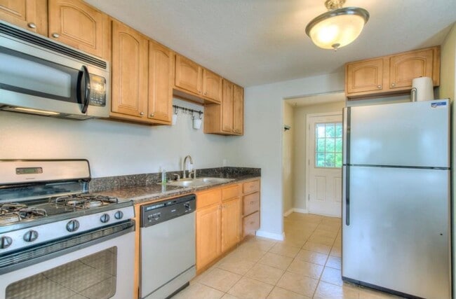 Building Photo - 5560 Otis Ct