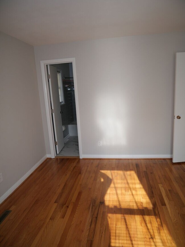 Building Photo - 8 Terrace Dr