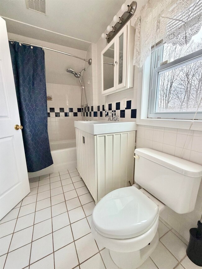 Building Photo - 62 Webster St