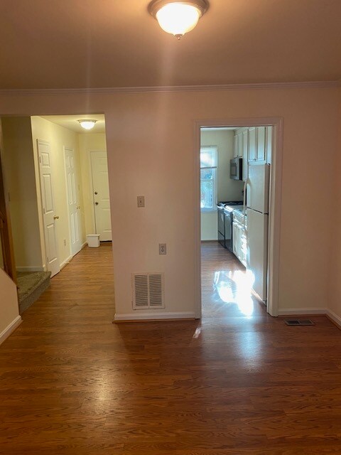 Building Photo - 1174 N Vermont St