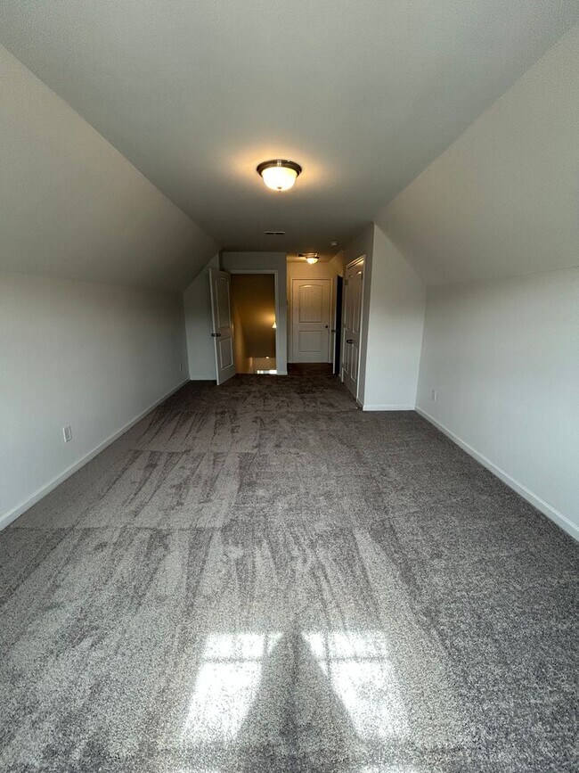 Building Photo - Newer Built 4/3 House in West Rome- $1,995