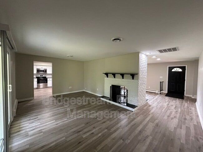 Building Photo - 3920 Barrymore Ln