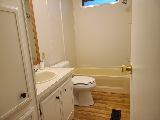 Shower over tub bathroom - 14437 Marysville Rd