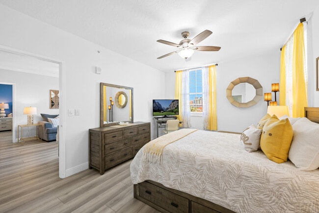 Building Photo - 720 S Sapodilla Ave