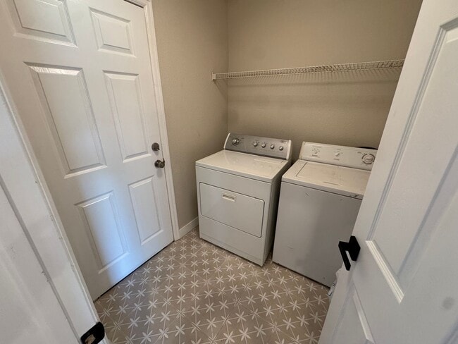 Building Photo - Completely Remodeled Home in Englewood