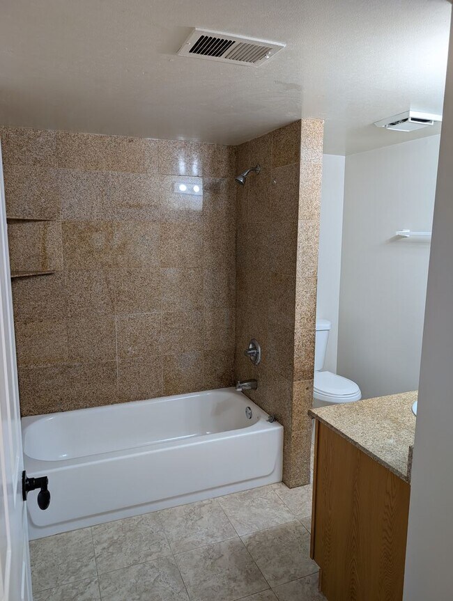 Building Photo - Los Gatos Townhome