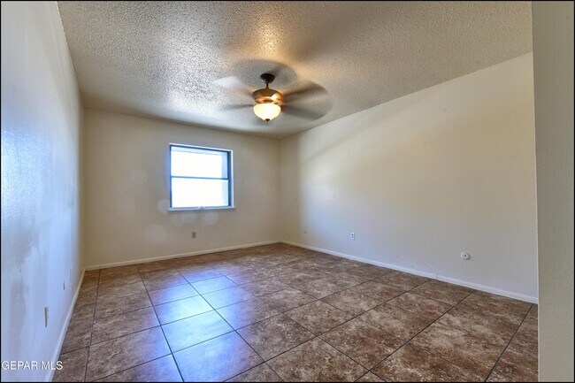 Building Photo - 4800 N Stanton St