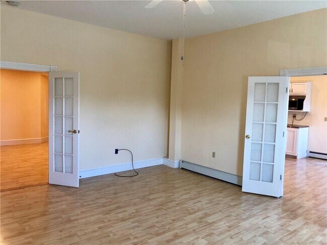 Building Photo - 16 Clearview Ave