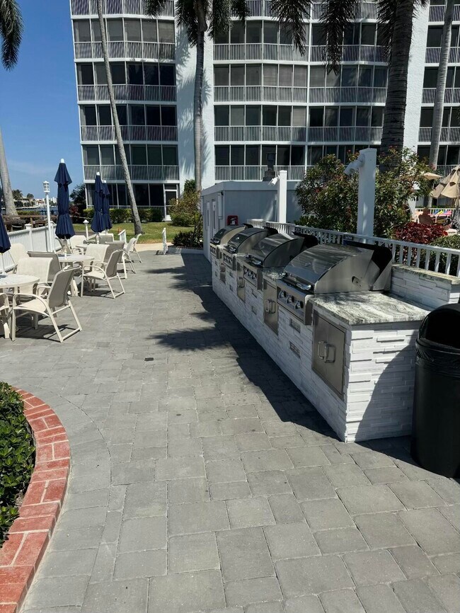 Building Photo - 3224 S Ocean Blvd