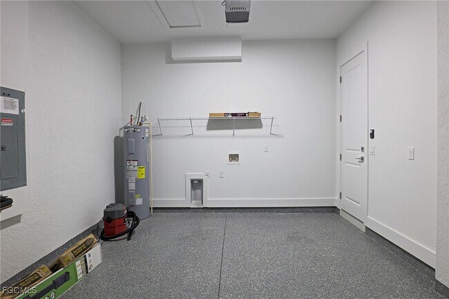 Building Photo - 929 Eisenhower Blvd