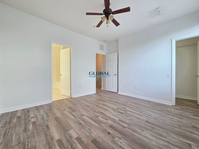 Building Photo - 3Bdrm Townhome -- Gated Community of Vista...
