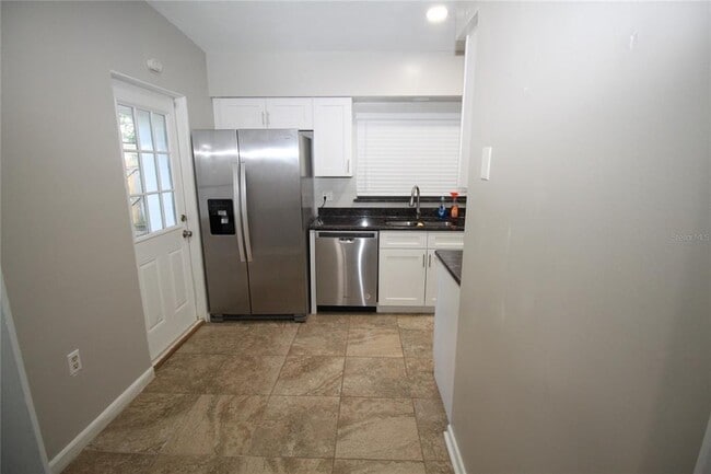Building Photo - 115 N Lakewood Cir