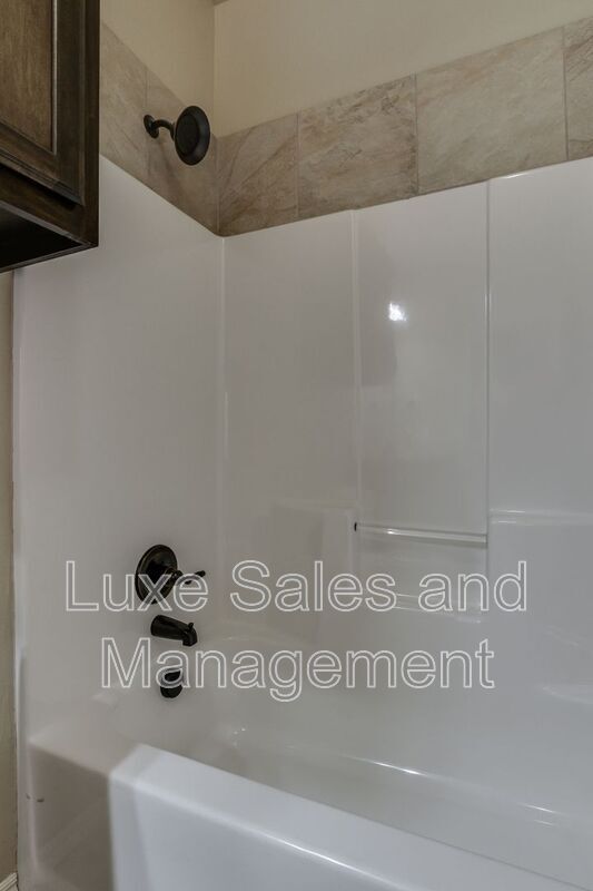 Building Photo - 1308 Garden Gate Dr