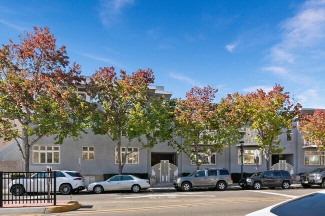 Building Photo - Modern 3 Bedroom Townhouse with Prime Location on Kettner Boulevard in San Diego