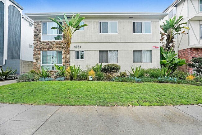 Building Photo - 1231 12th St. in Santa Monica.  Steps to Wilshire Blvd!
